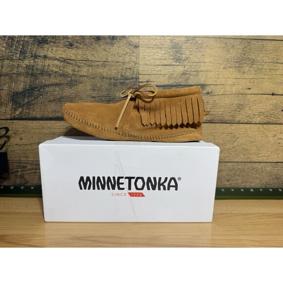 NEW Minnetonka Mens style882 Tan Suede Fringe Moccasin Boots Ties Soft Sole NWT - Picture 1 of 13